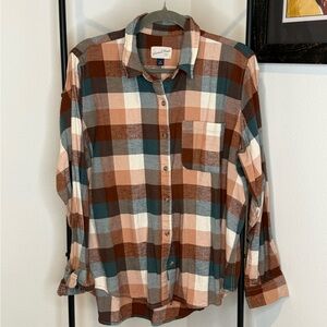 Universal Thread Plaid Button-Down Shirt in Brown and Cream